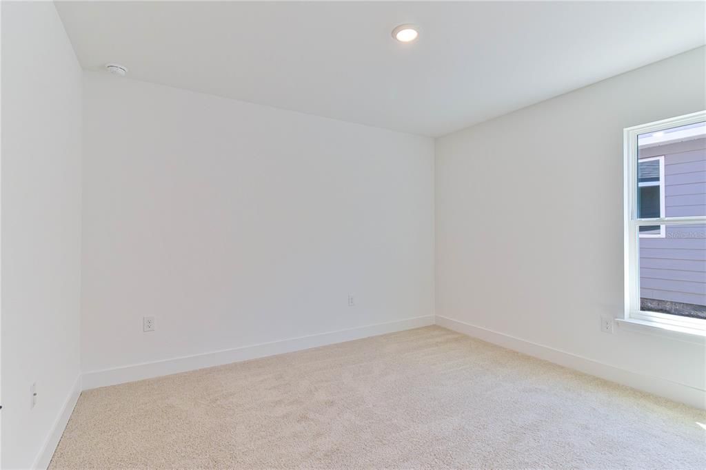For Sale: $401,600 (4 beds, 3 baths, 2212 Square Feet)