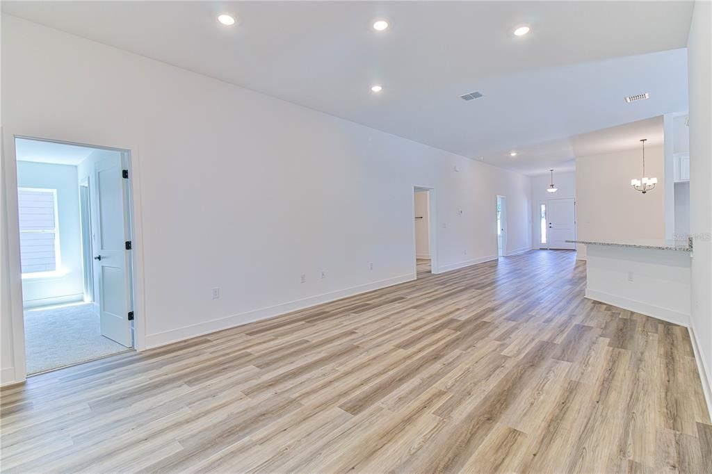 For Sale: $401,600 (4 beds, 3 baths, 2212 Square Feet)