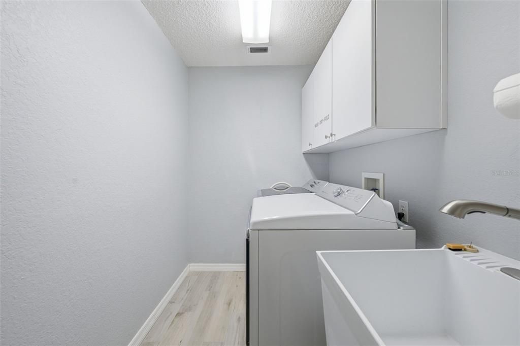 For Sale: $439,000 (3 beds, 2 baths, 1763 Square Feet)
