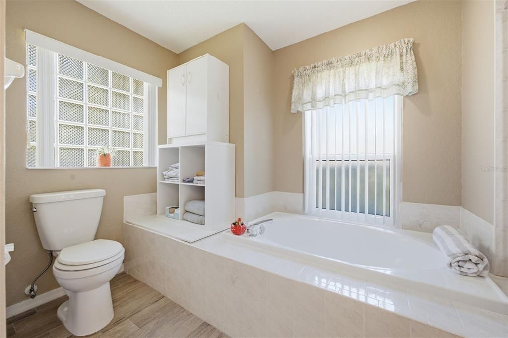For Sale: $439,000 (3 beds, 2 baths, 1763 Square Feet)