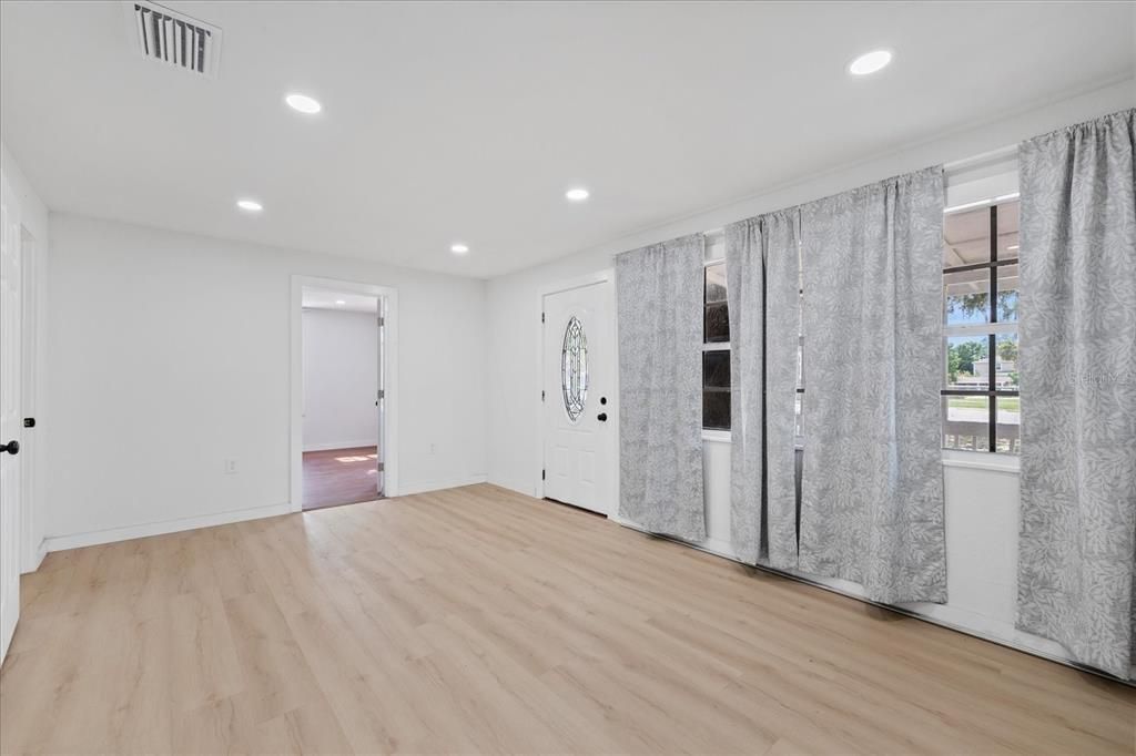 На продажу: $495,000 (5 спален, 4 ванн, 2016 Квадратных фут)
