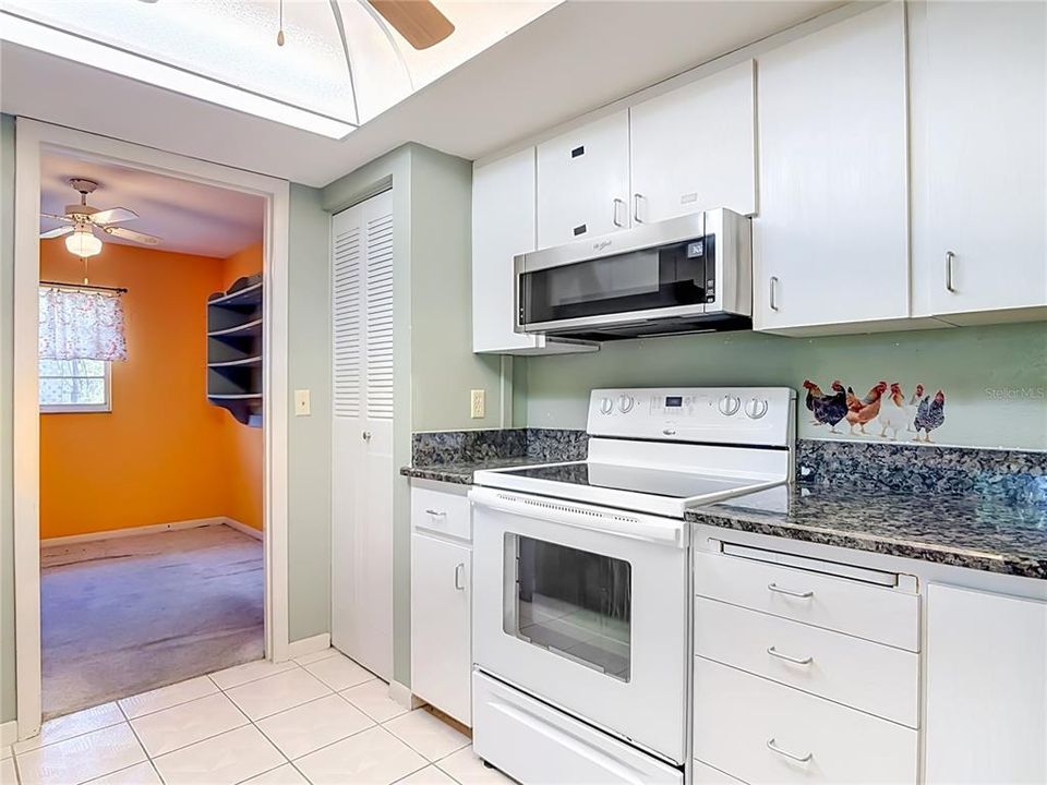 На продажу: $215,000 (2 спален, 2 ванн, 1538 Квадратных фут)