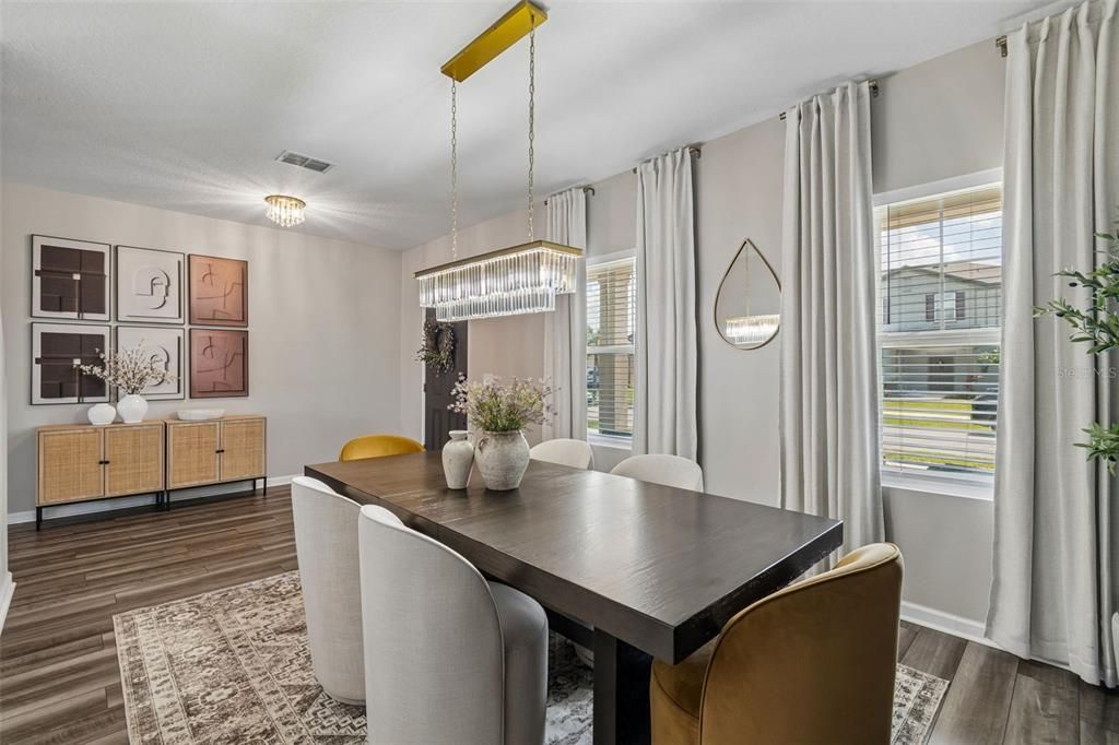 На продажу: $399,900 (4 спален, 2 ванн, 2589 Квадратных фут)