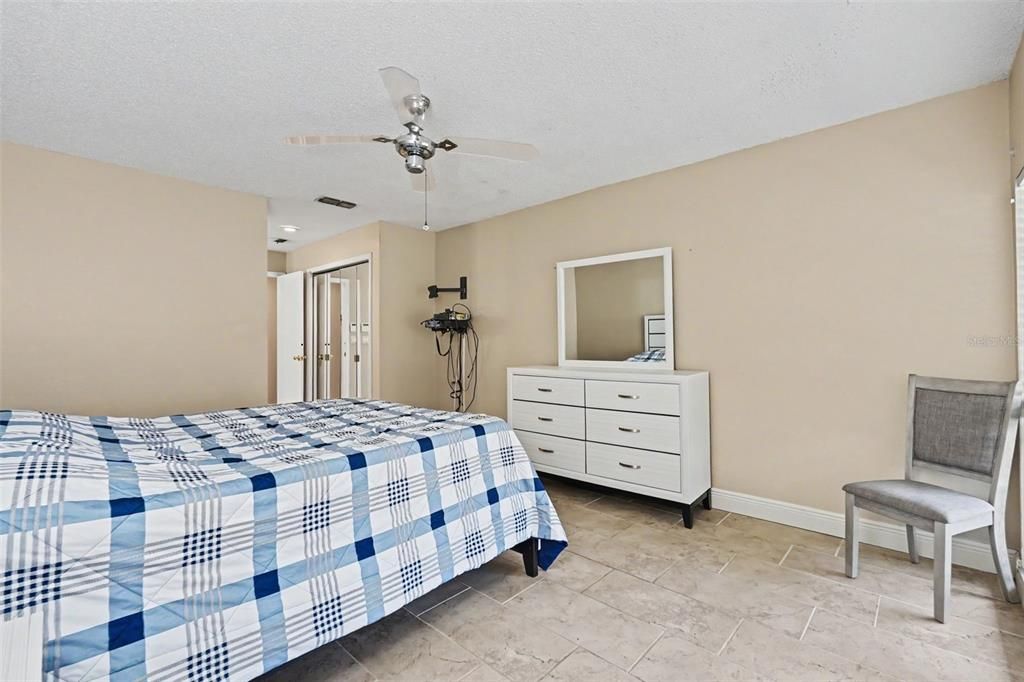 For Sale: $399,000 (3 beds, 2 baths, 1659 Square Feet)