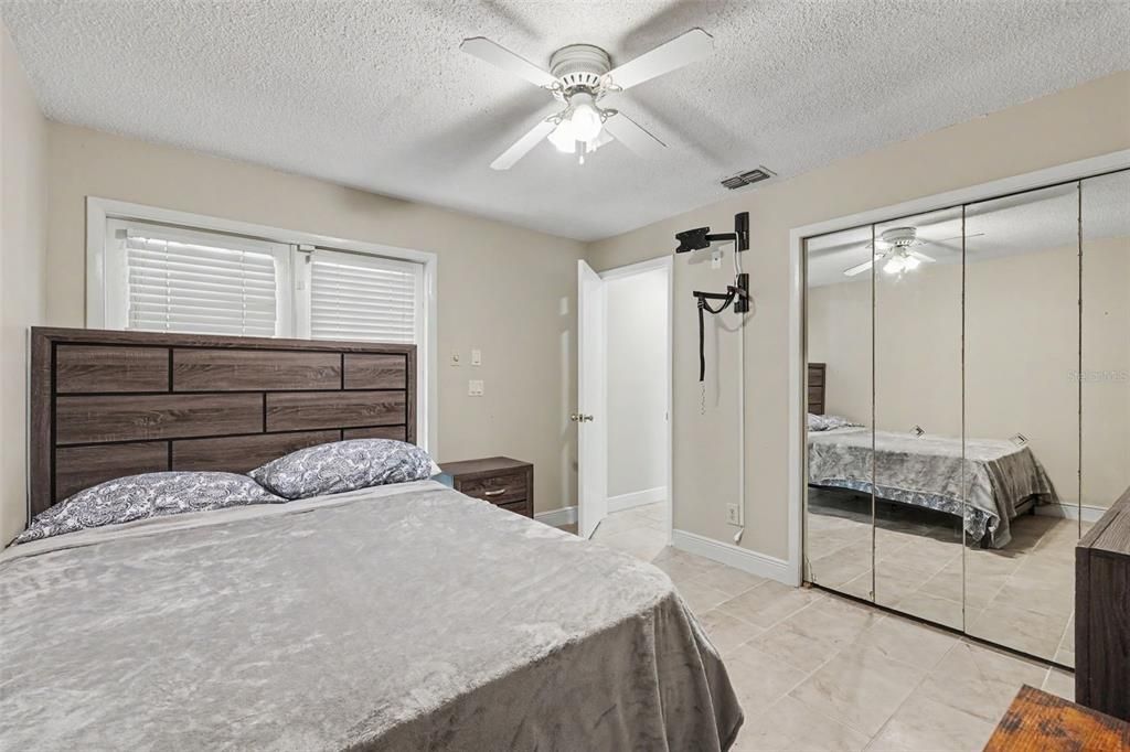 For Sale: $399,000 (3 beds, 2 baths, 1659 Square Feet)