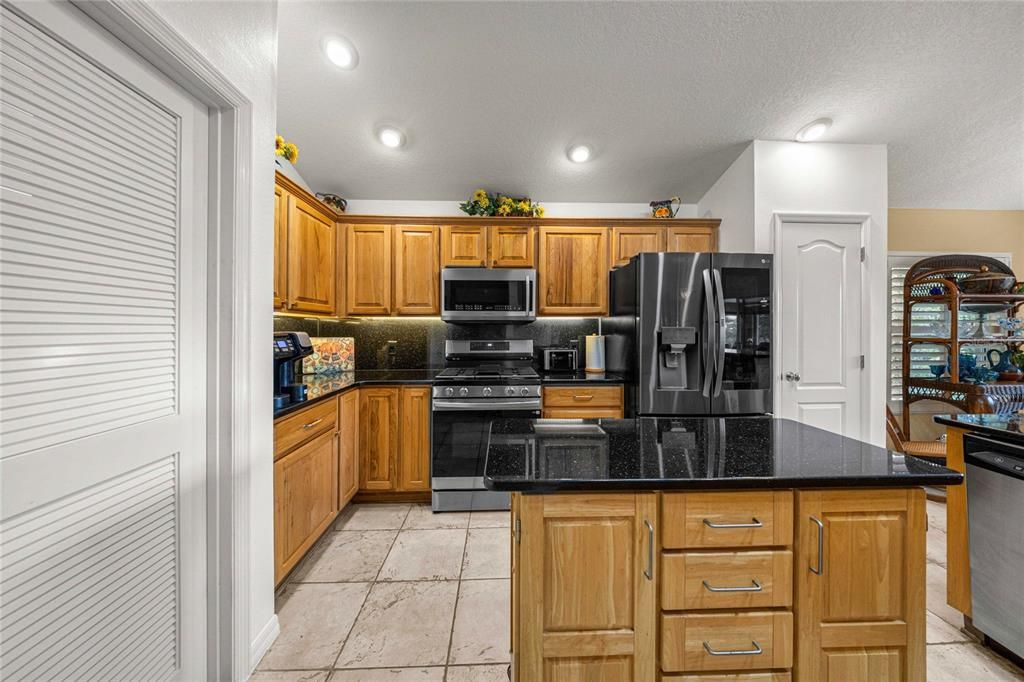 En Venta: $864,000 (3 camas, 2 baños, 2523 Pies cuadrados)