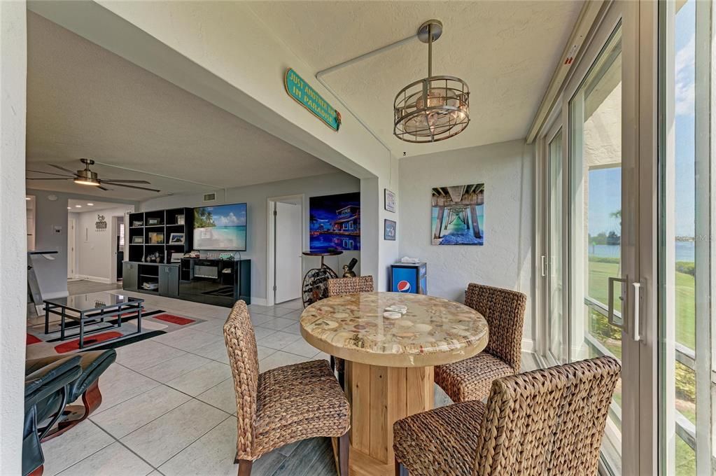 For Sale: $425,000 (2 beds, 2 baths, 1008 Square Feet)