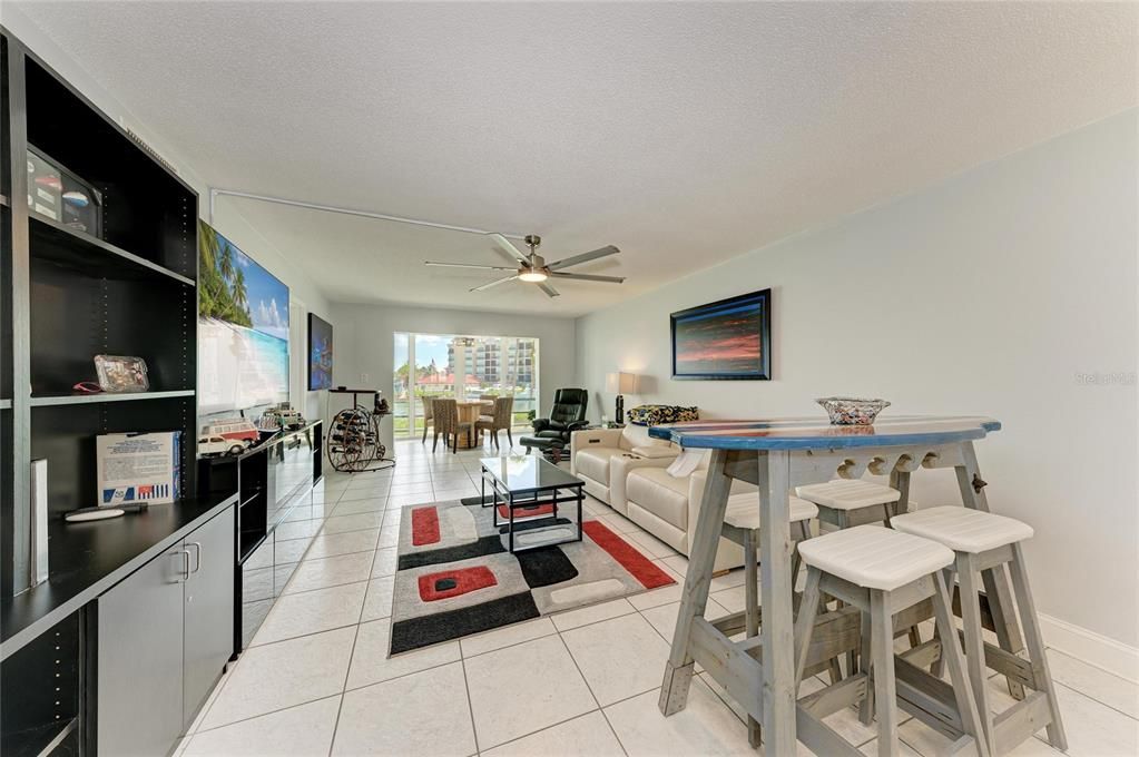 For Sale: $425,000 (2 beds, 2 baths, 1008 Square Feet)