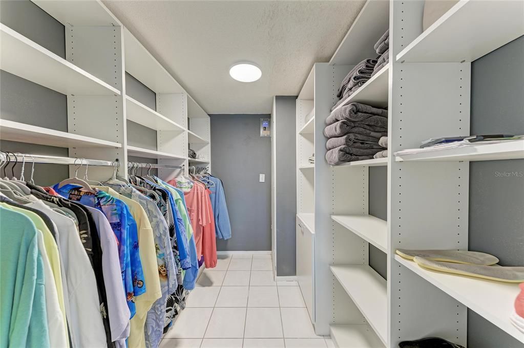 For Sale: $425,000 (2 beds, 2 baths, 1008 Square Feet)