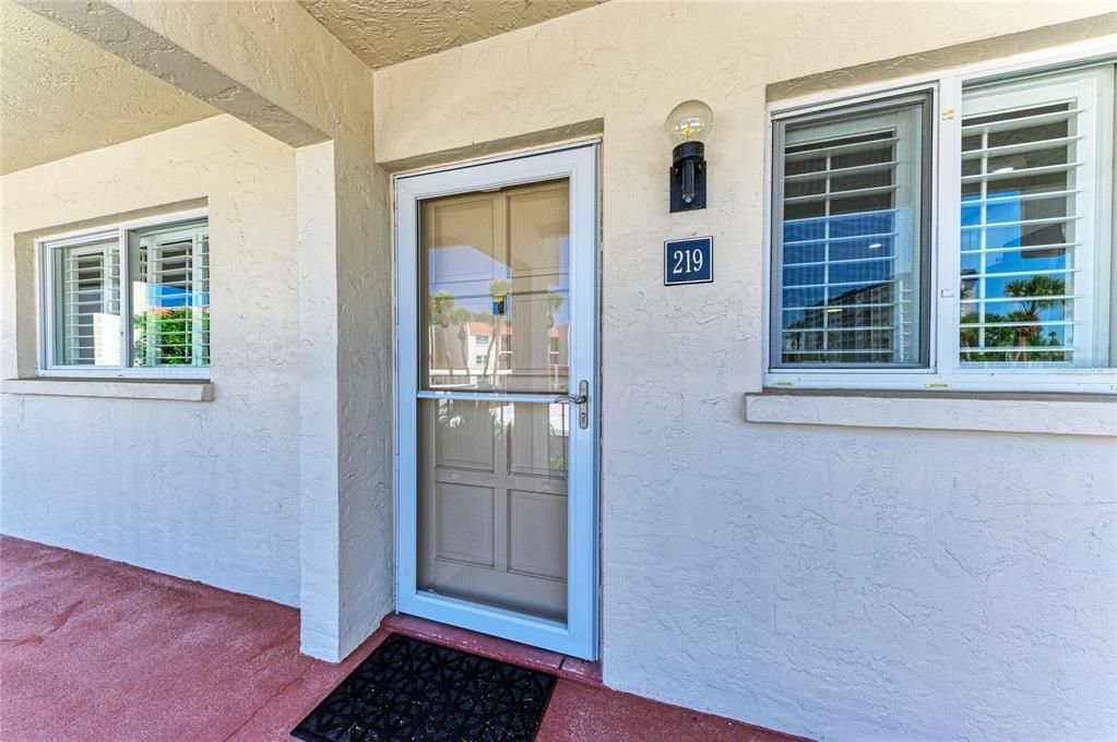 For Sale: $425,000 (2 beds, 2 baths, 1008 Square Feet)