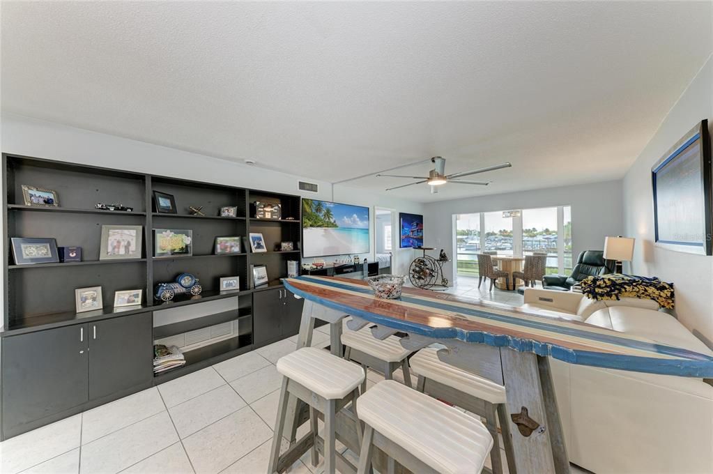 For Sale: $425,000 (2 beds, 2 baths, 1008 Square Feet)