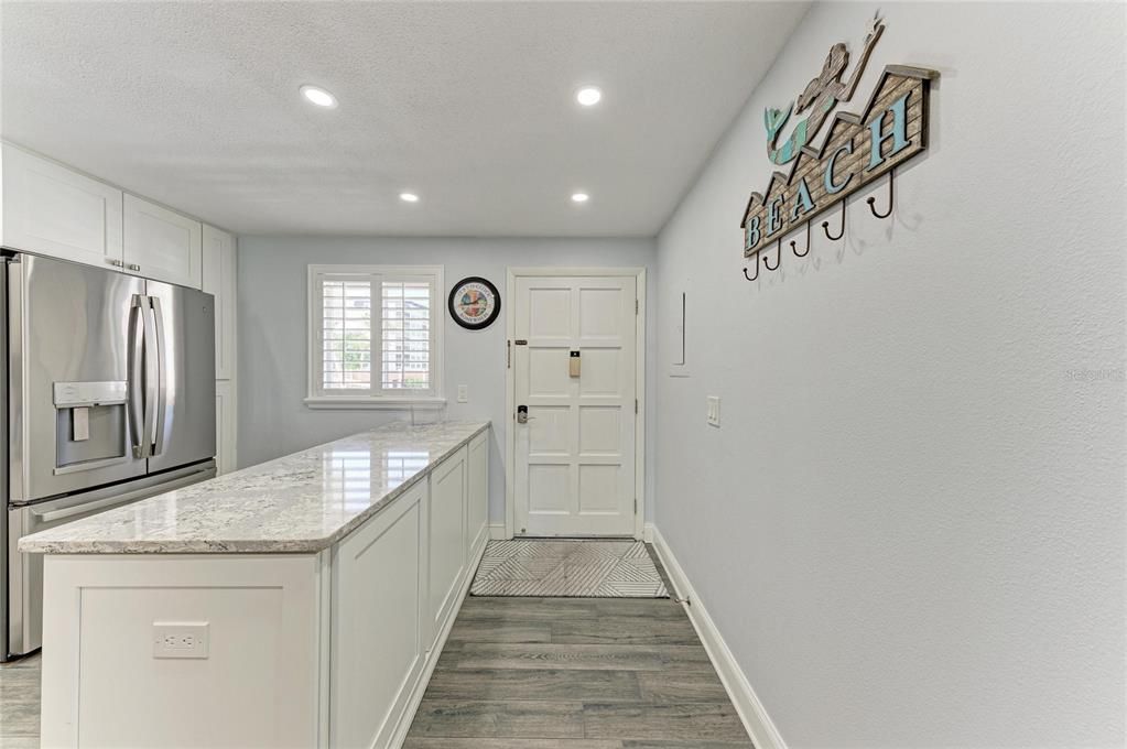 For Sale: $425,000 (2 beds, 2 baths, 1008 Square Feet)