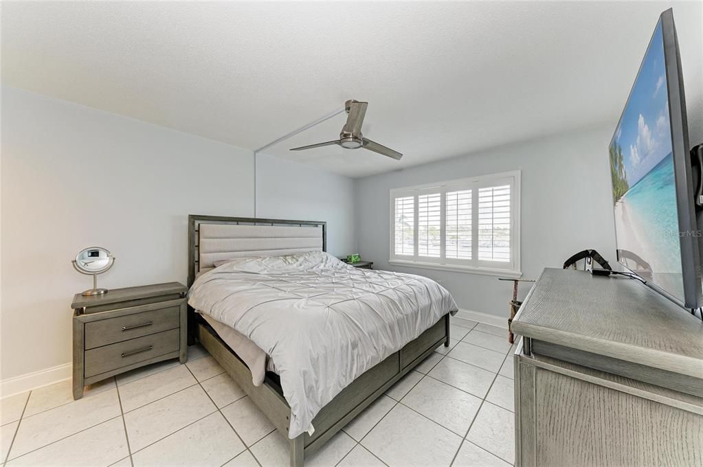 For Sale: $425,000 (2 beds, 2 baths, 1008 Square Feet)