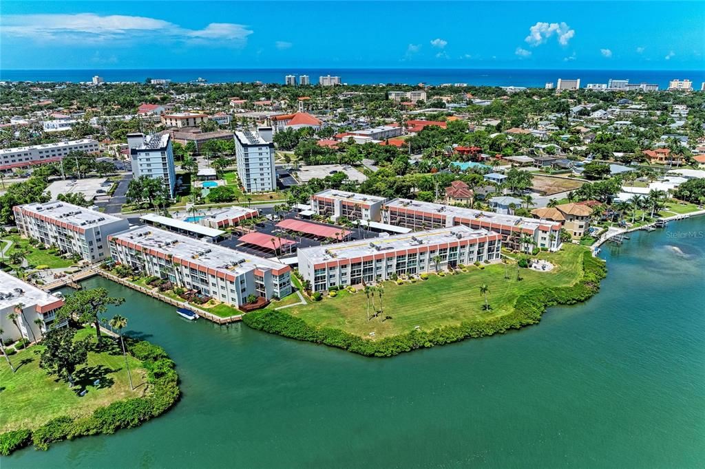 For Sale: $425,000 (2 beds, 2 baths, 1008 Square Feet)