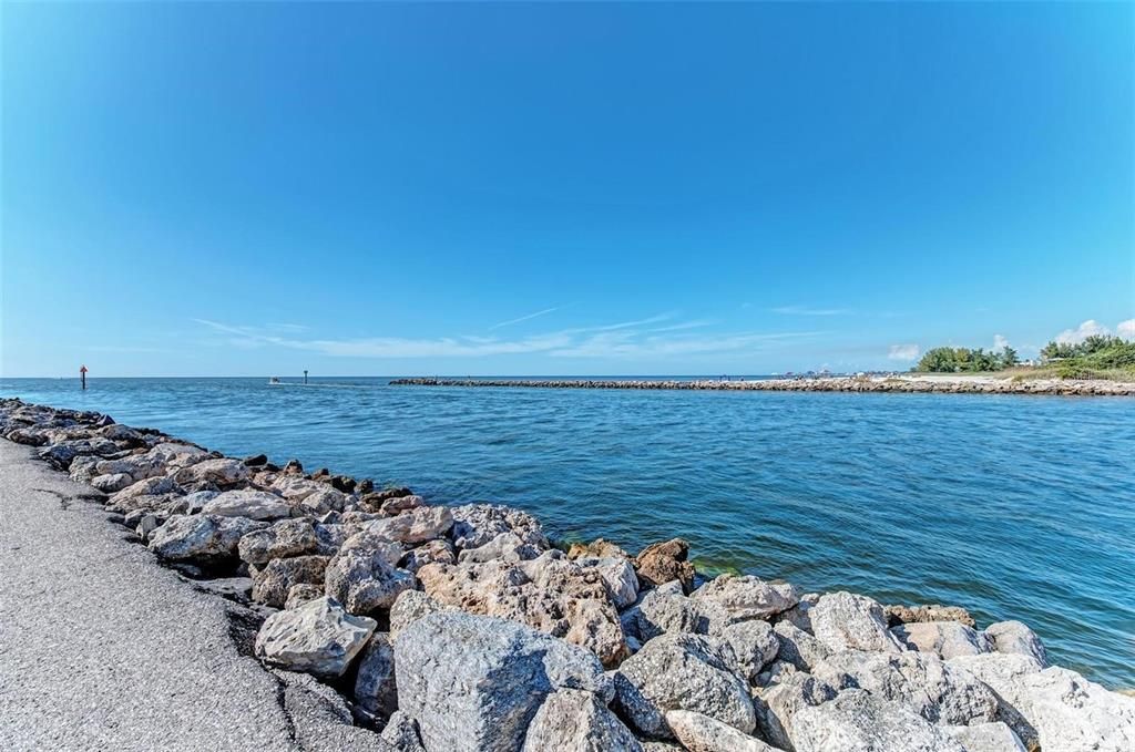 For Sale: $425,000 (2 beds, 2 baths, 1008 Square Feet)
