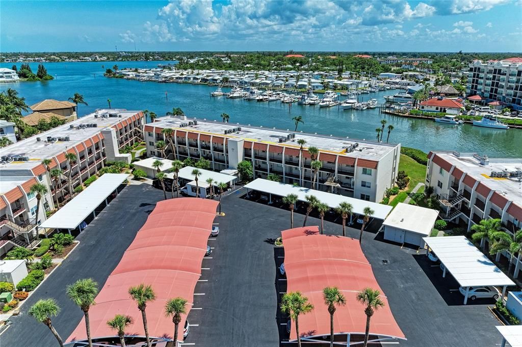 For Sale: $425,000 (2 beds, 2 baths, 1008 Square Feet)