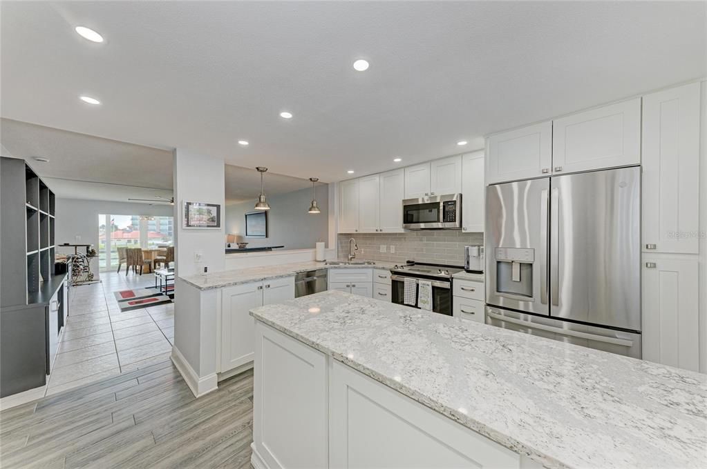 For Sale: $425,000 (2 beds, 2 baths, 1008 Square Feet)