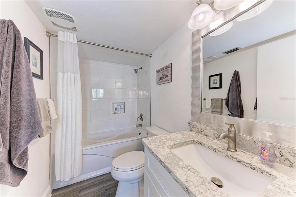 For Sale: $425,000 (2 beds, 2 baths, 1008 Square Feet)