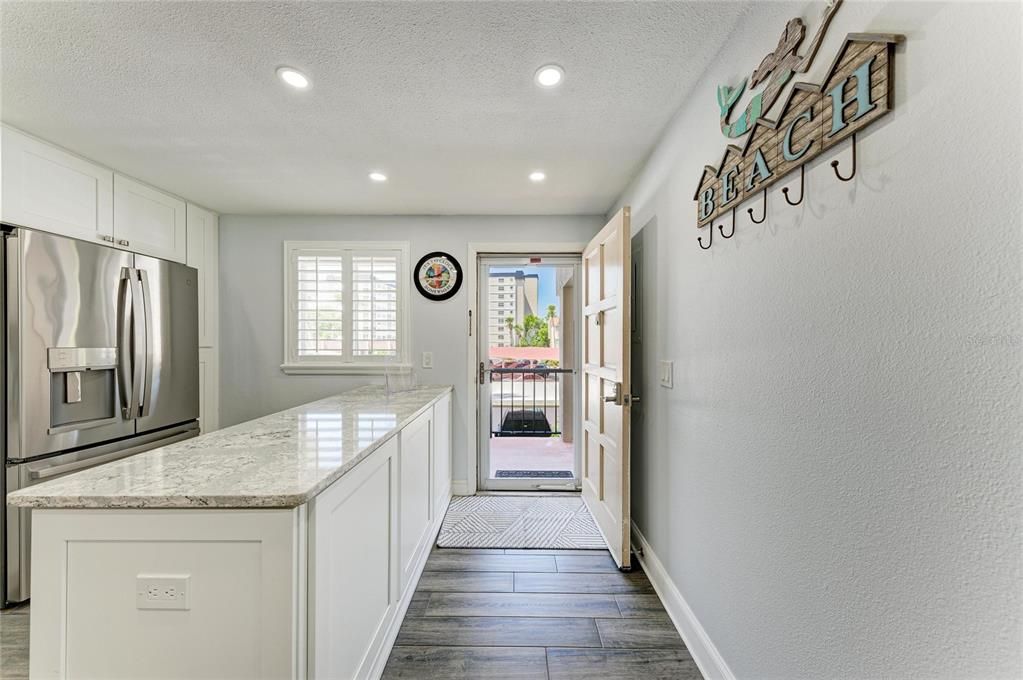 For Sale: $425,000 (2 beds, 2 baths, 1008 Square Feet)
