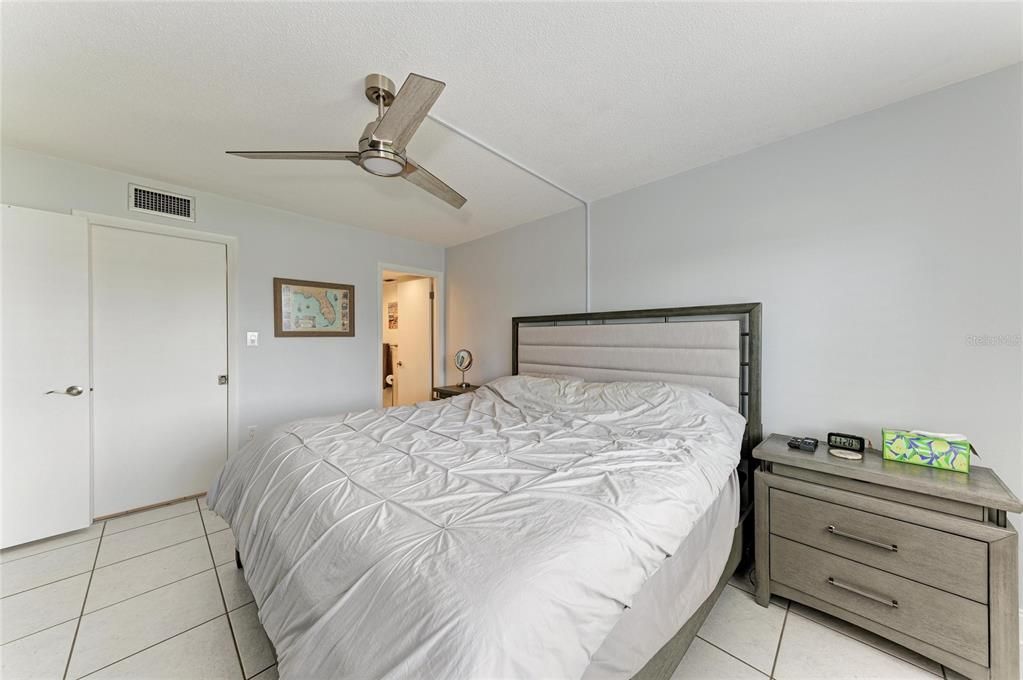 For Sale: $425,000 (2 beds, 2 baths, 1008 Square Feet)