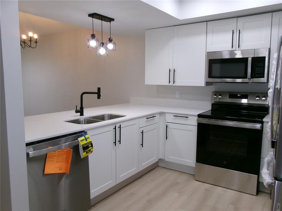 En Venta: $325,000 (2 camas, 2 baños, 1082 Pies cuadrados)