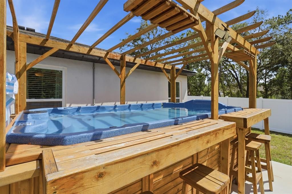 На продажу: $389,500 (4 спален, 2 ванн, 1853 Квадратных фут)