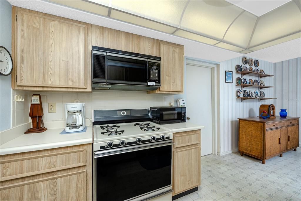 На продажу: $120,000 (2 спален, 2 ванн, 1235 Квадратных фут)