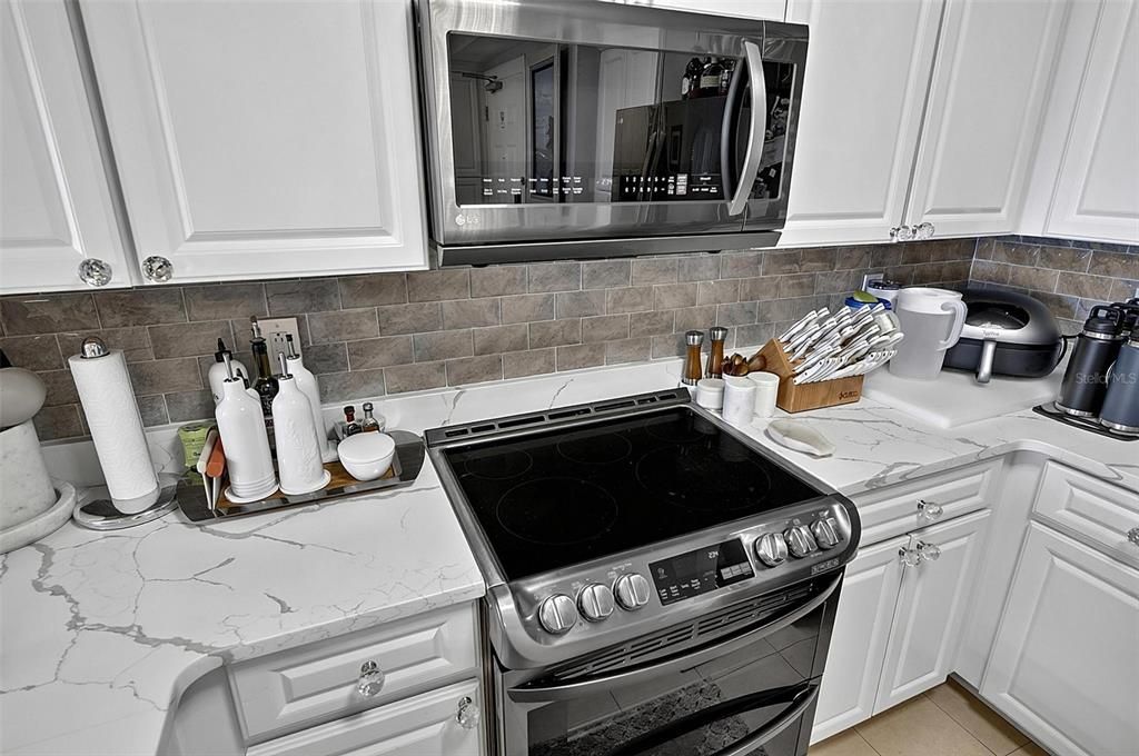 For Sale: $829,000 (3 beds, 3 baths, 1676 Square Feet)