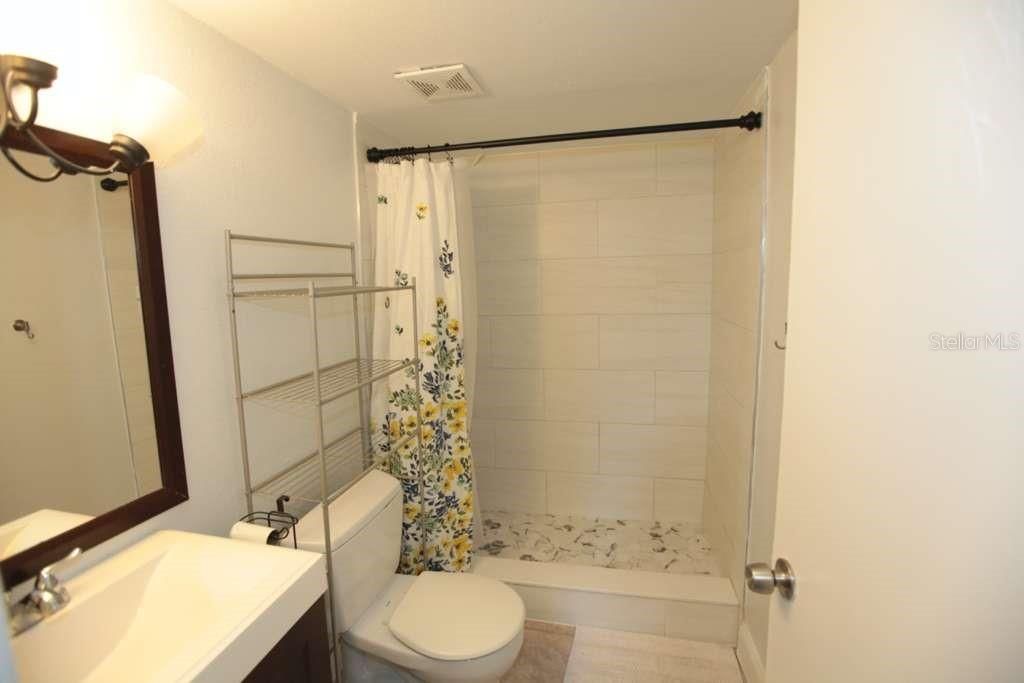 En Venta: $384,900 (4 camas, 2 baños, 1645 Pies cuadrados)