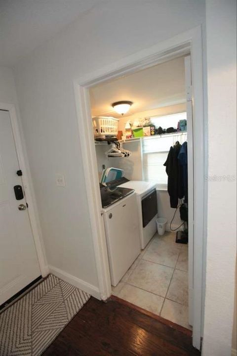 En Venta: $384,900 (4 camas, 2 baños, 1645 Pies cuadrados)