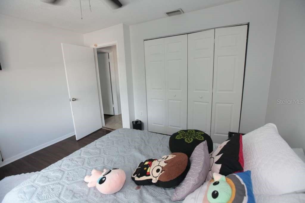 En Venta: $384,900 (4 camas, 2 baños, 1645 Pies cuadrados)
