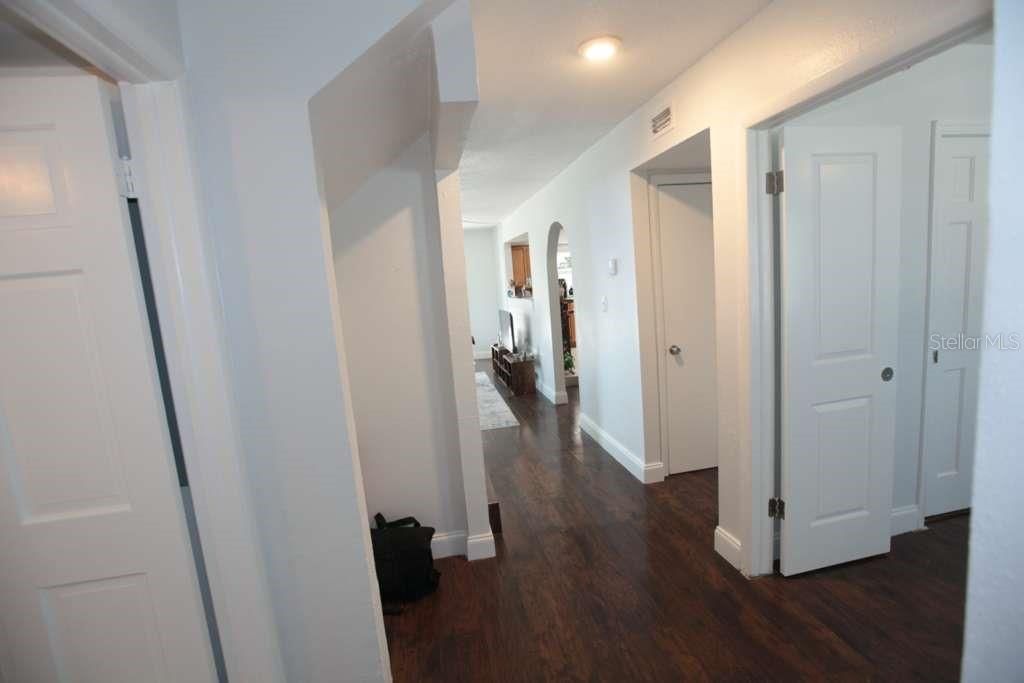En Venta: $384,900 (4 camas, 2 baños, 1645 Pies cuadrados)