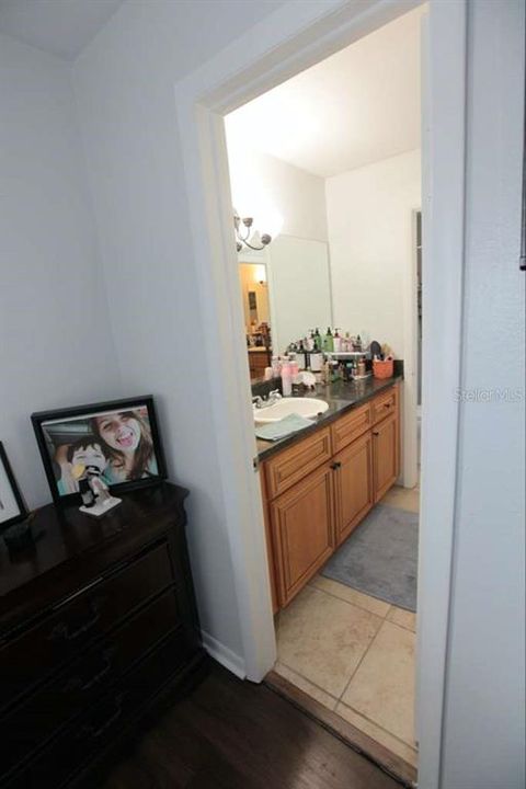 En Venta: $384,900 (4 camas, 2 baños, 1645 Pies cuadrados)