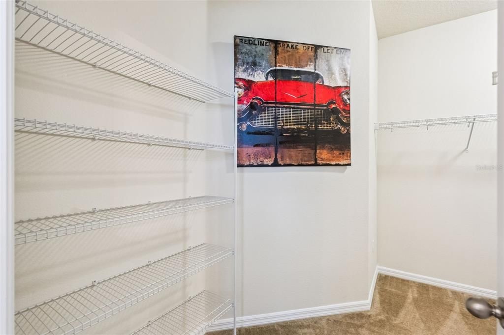 For Sale: $895,000 (7 beds, 5 baths, 5492 Square Feet)