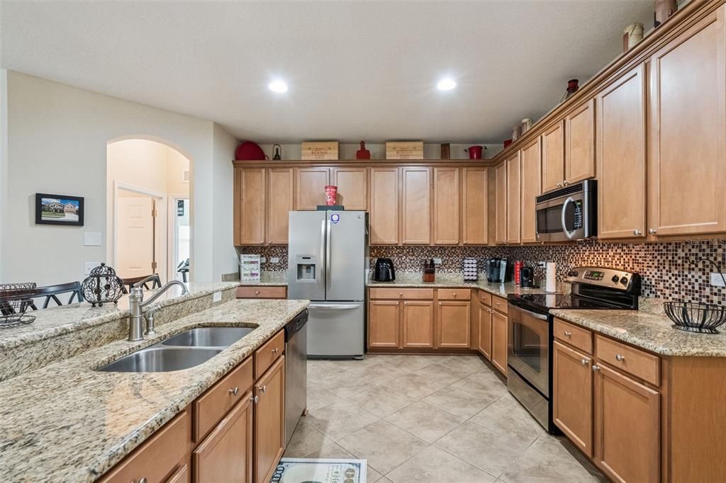 For Sale: $895,000 (7 beds, 5 baths, 5492 Square Feet)