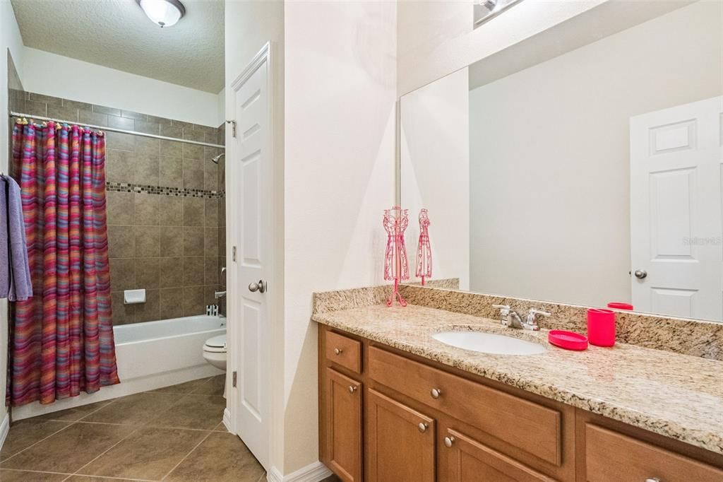 For Sale: $895,000 (7 beds, 5 baths, 5492 Square Feet)
