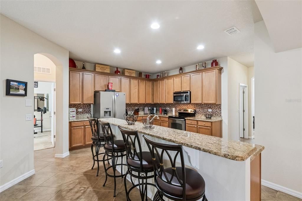For Sale: $895,000 (7 beds, 5 baths, 5492 Square Feet)