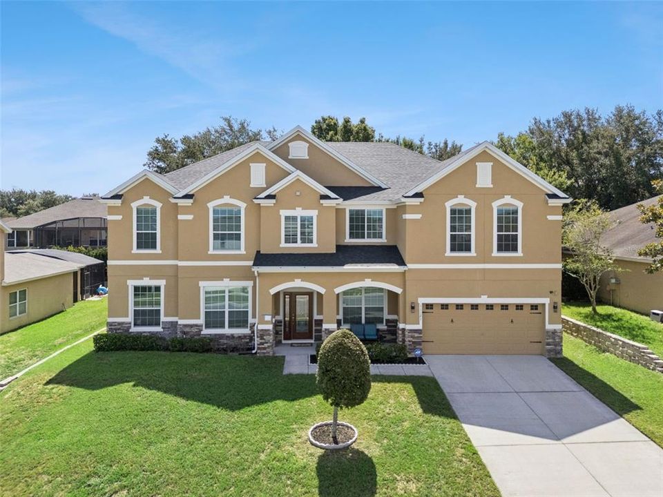 For Sale: $895,000 (7 beds, 5 baths, 5492 Square Feet)
