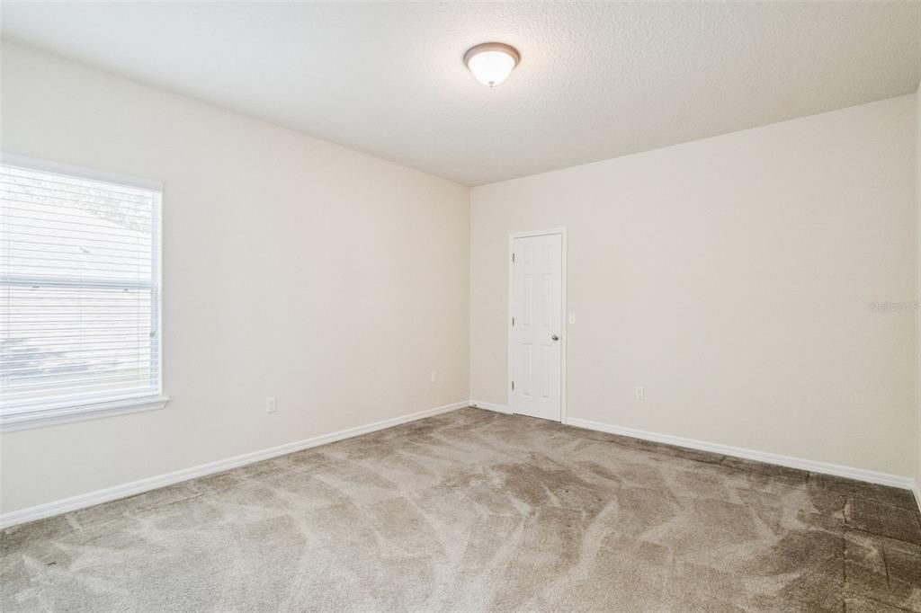 For Sale: $895,000 (7 beds, 5 baths, 5492 Square Feet)