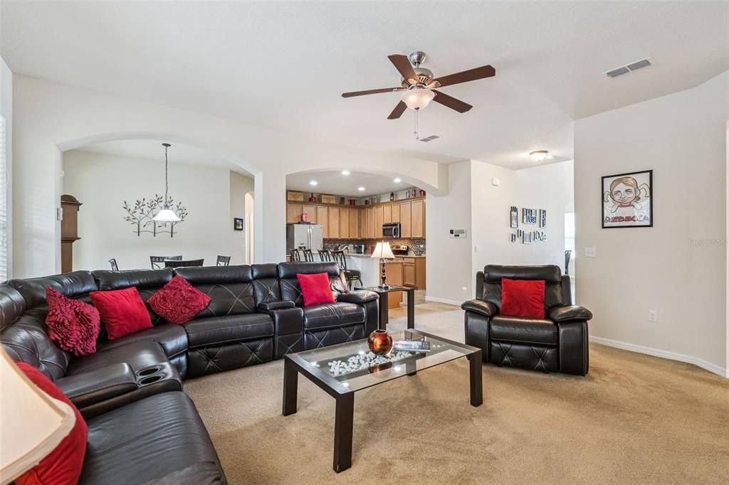 For Sale: $895,000 (7 beds, 5 baths, 5492 Square Feet)