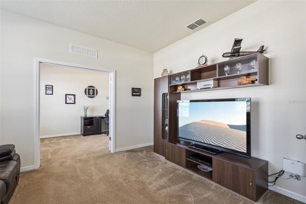 For Sale: $895,000 (7 beds, 5 baths, 5492 Square Feet)