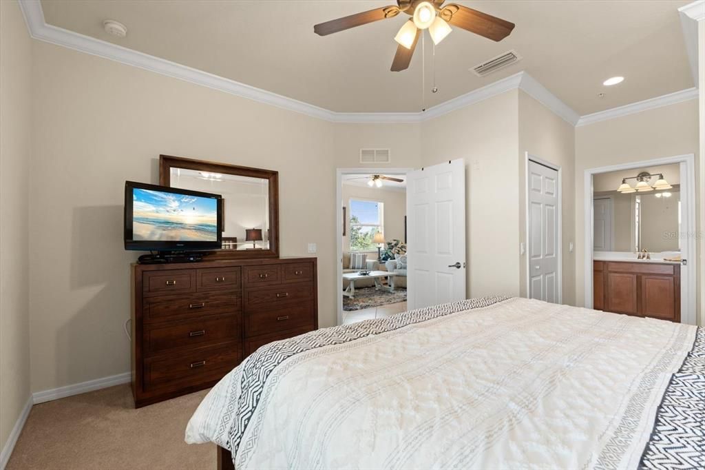 For Rent: $2,800 (2 beds, 2 baths, 1297 Square Feet)