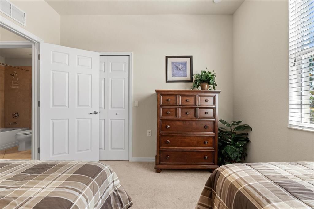 For Rent: $2,800 (2 beds, 2 baths, 1297 Square Feet)