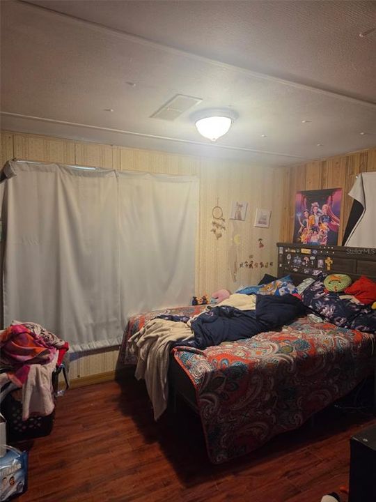 For Sale: $125,000 (3 beds, 2 baths, 917 Square Feet)
