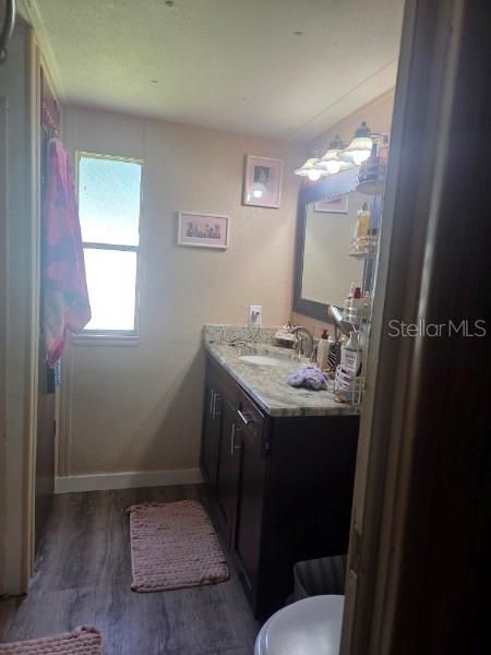 For Sale: $125,000 (3 beds, 2 baths, 917 Square Feet)
