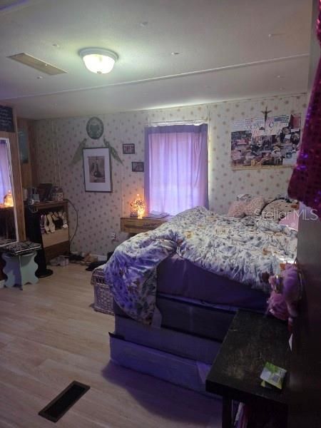 For Sale: $125,000 (3 beds, 2 baths, 917 Square Feet)