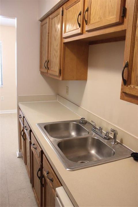 For Rent: $1,075 (2 beds, 1 baths, 875 Square Feet)