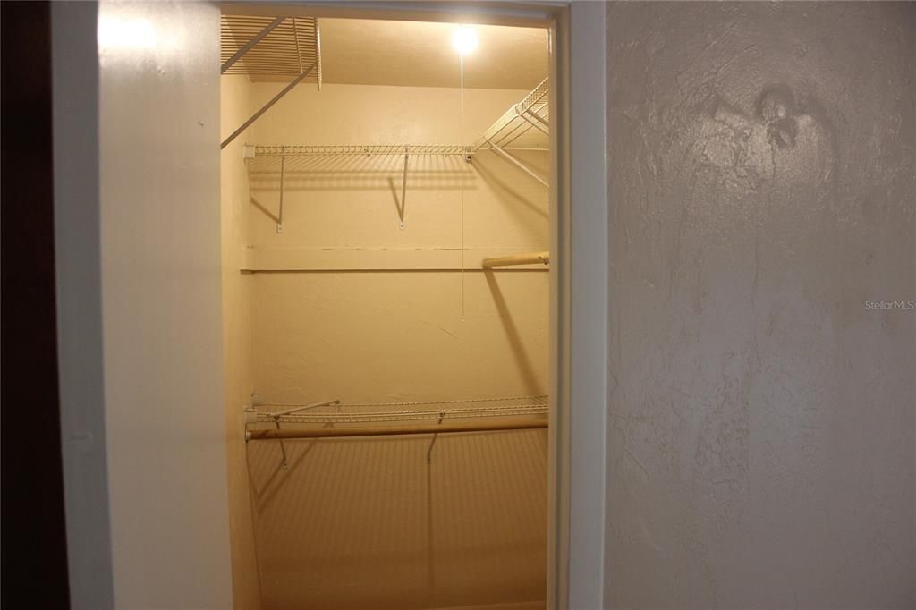 For Rent: $1,075 (2 beds, 1 baths, 875 Square Feet)