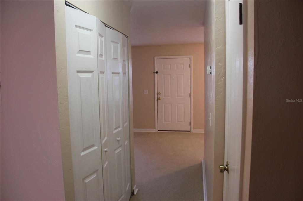 For Rent: $1,075 (2 beds, 1 baths, 875 Square Feet)