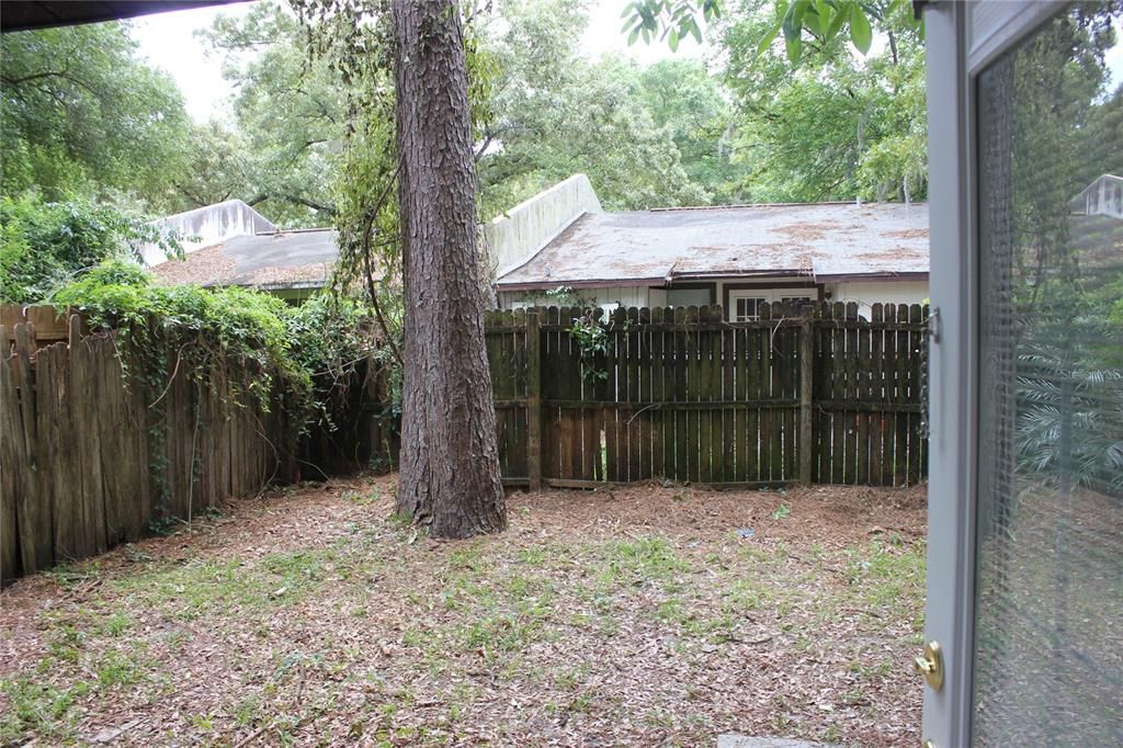 For Rent: $1,075 (2 beds, 1 baths, 875 Square Feet)